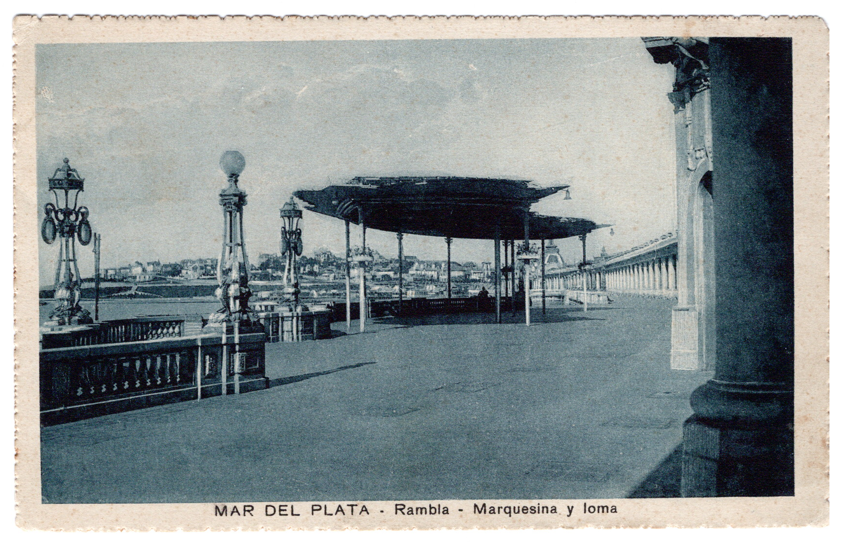 Rambla con marquesina y lona